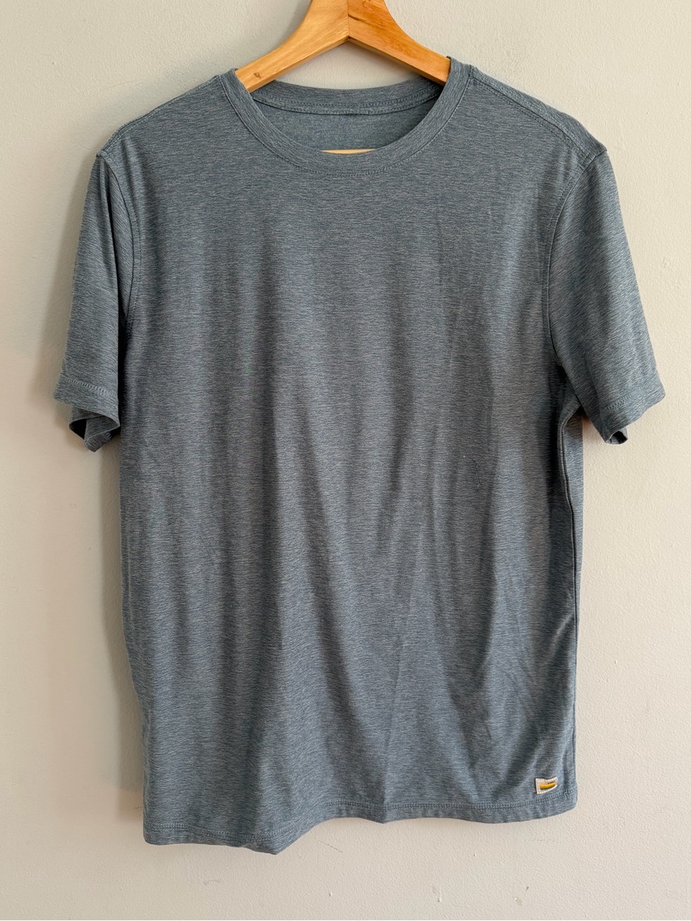 Vuori Strato Tech Tee Shirt Light Heathered Blue Lightweight Short Sleeve Size S